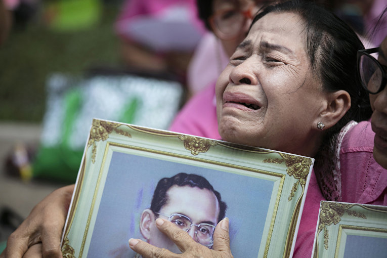Умер король Таиланда Пхумипхон Адулъядет. Траур в стране