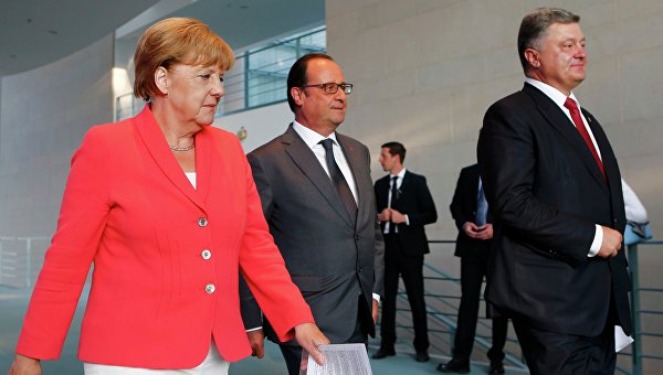 Ангела Меркель, Франсуа Олланд, Петр Порошенко. Архивное фото