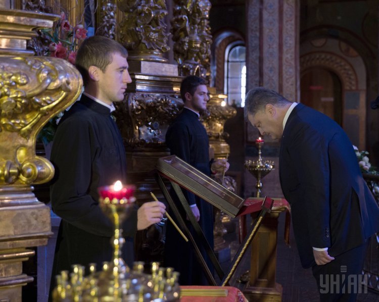 Молитва за Украину в Софиевском соборе. Порошенко с супругой