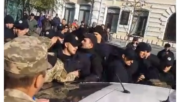 Годовщина УПА. Появилось видео столкновений полиции и участников марша