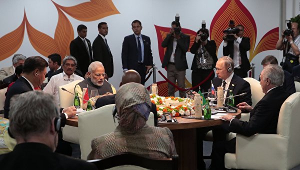 Президент РФ Владимир Путин на встрече лидеров стран БРИКС в узком составе в отеле Taj Exotica в индийском штате Гоа