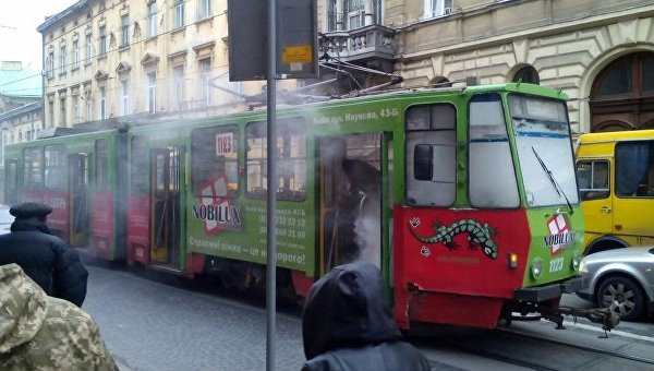 Трамвай с пассажирами загорелся на ходу во Львове