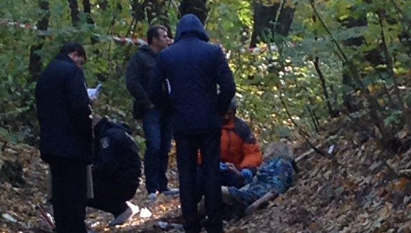 В Киеве посреди парка нашли тело женщины
