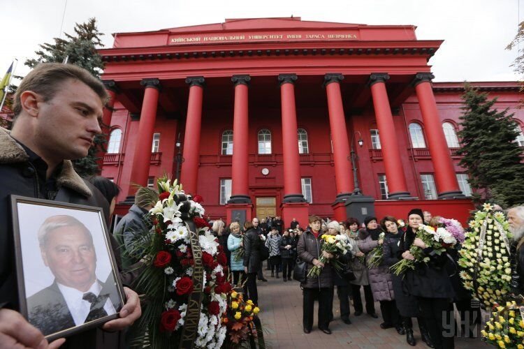 Прощание в Киеве с украинским астрономом Климом Чурюмовым