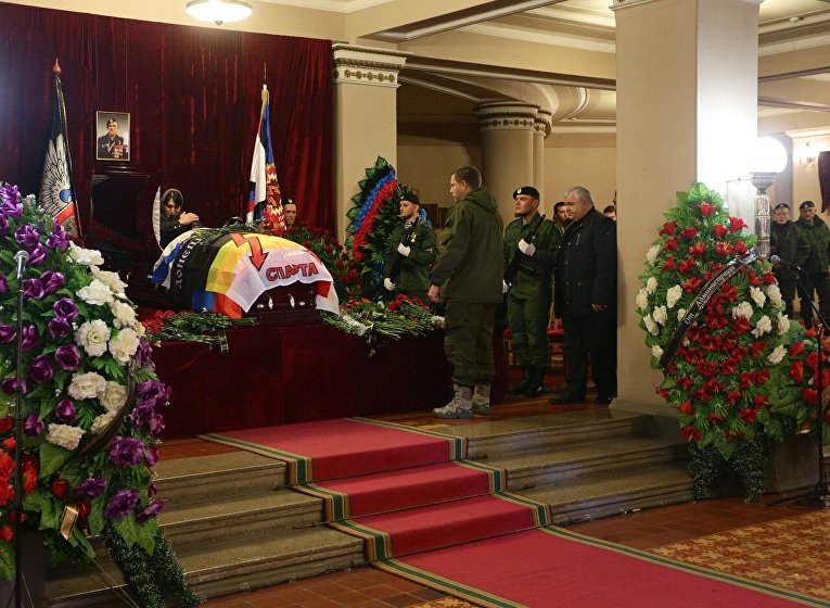 Глава ДНР Александр Захарченко на церемонии прощания с Моторолой