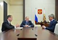 Президент РФ Владимир Путин встретился с премьер-министром Дмитрием Медведевым и министром спорта Павлом Колобковым