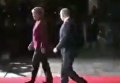 Путин и Меркель трижды пожали друг другу руки при встрече. Видео