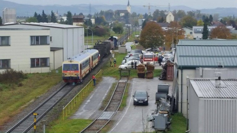 Электричка в Австрии столкнулась с пустыми товарными вагонами