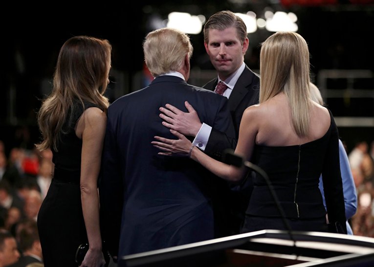 Дональд Трамп с супругой Меланьей, дочерью Иванкой и сыном Эриком