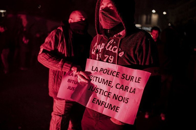 Новая потасовка между представителями французской полиции и группой молодежи