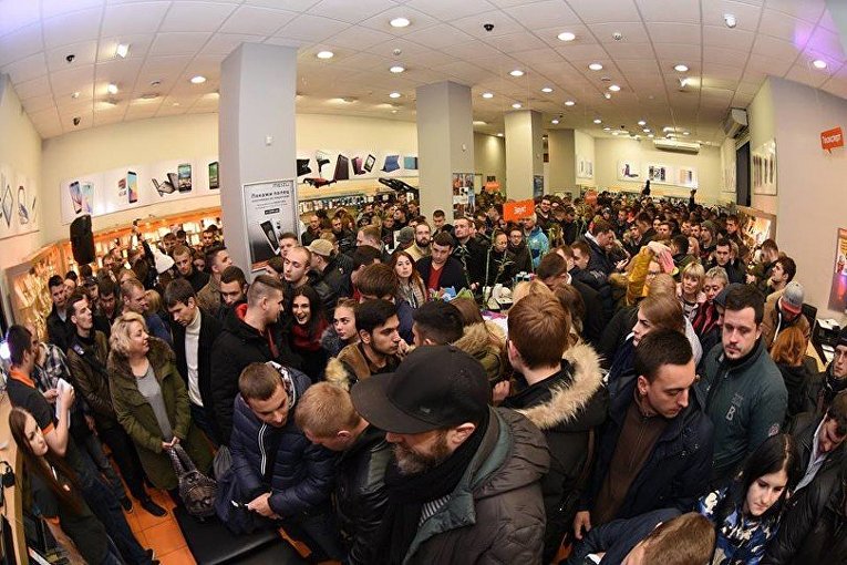 Очереди за iPhone 7 в Киеве