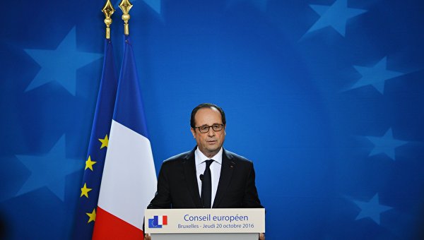 Президент Франции Франсуа Олланд выступает на саммите Европейского Союза в Брюсселе