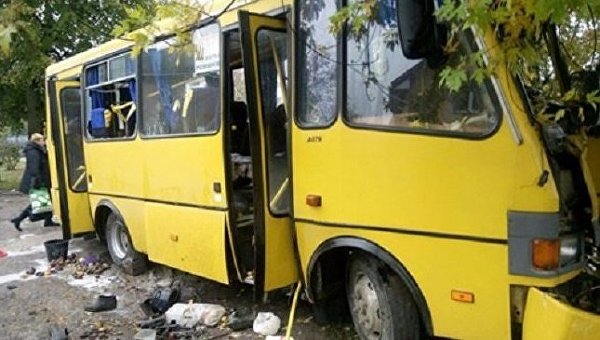Во Львове пассажирский автобус въехал в дерево 23 октября 2016 года