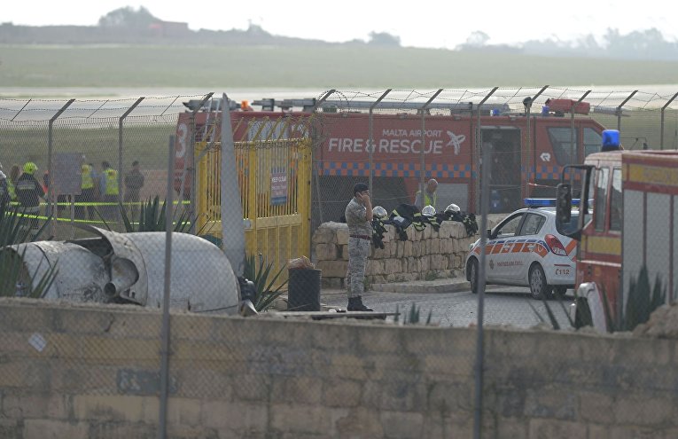 Легкомоторный самолет, на борту которого, предположительно, находились сотрудники пограничной службы Евросоюза, разбился на Мальте