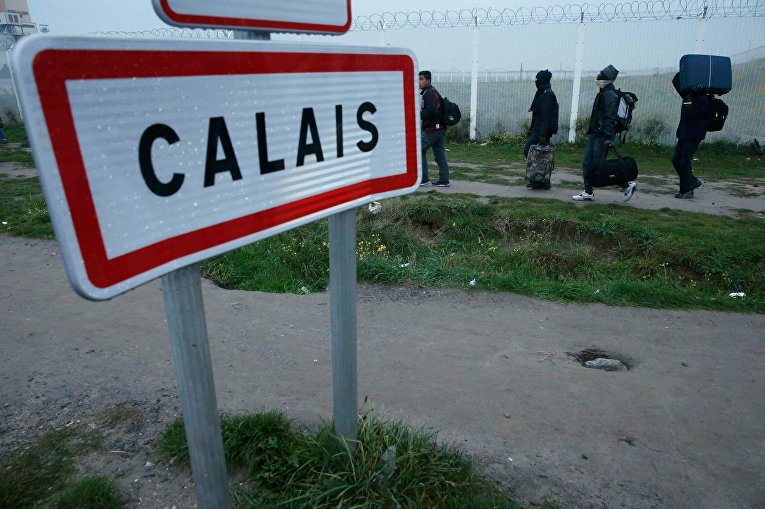Центр для беженцев в Кале и мигранты