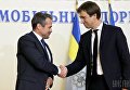 Министр инфраструктуры Украины Владимир Омелян представил нового руководителя Укравтодора Славомира Новака.