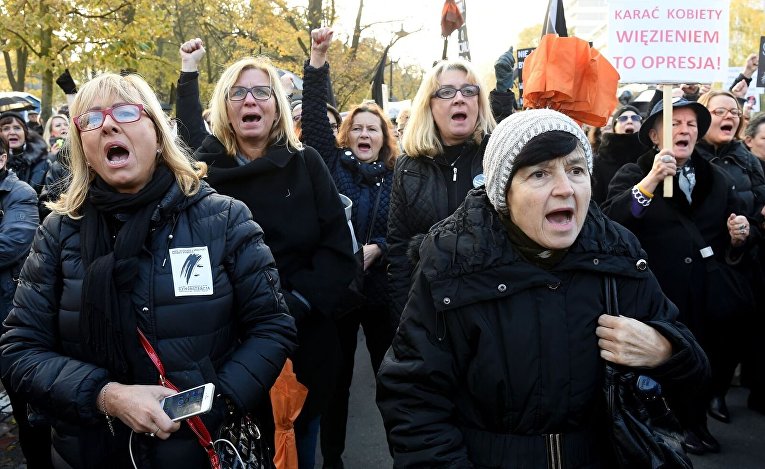 Вторая всеобщая забастовка женщин против запрета абортов в Польше