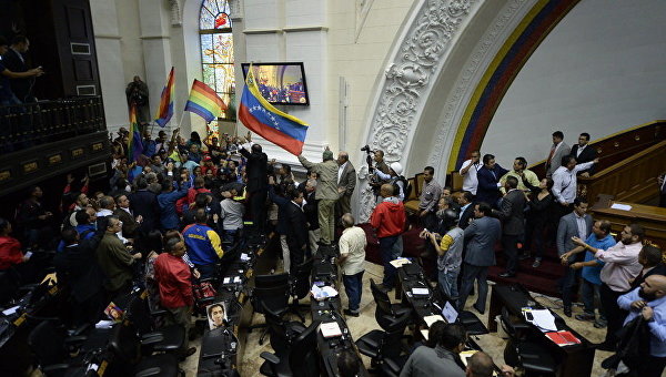 Сторонники президента Венесуэлы Николаса Мадуро на Национальном Собрании в Каракасе, Венесуэла