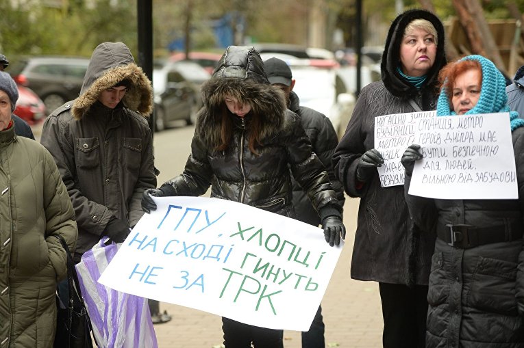 Митинг у стен Генеральной прокуратуры против строительства над станцией метро Героев Днепра в Киеве