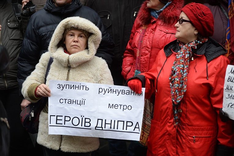 Митинг у стен Генеральной прокуратуры против строительства ТРЦ над станцией метро Героев Днепра в Киеве
