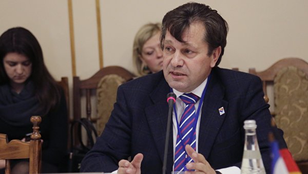 Депутат региона Оснабрюк Андреас Маурер во время посещения Государственного совета Республики Крым.