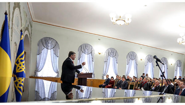 Президент Украины Петр Порошенко в ходе встречи со студентами Острожской академии