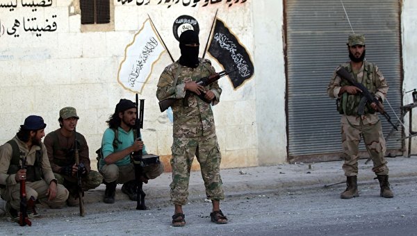 Бойцы оппозиции в отбитом у Исламского государства городе Дабек