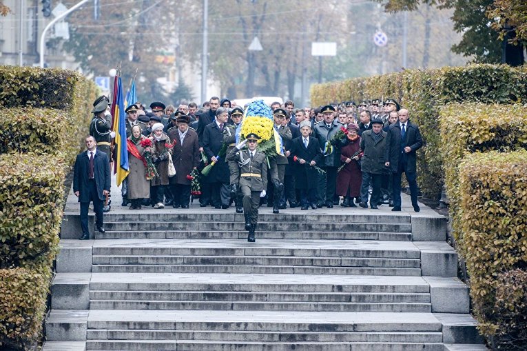 День освобождения Украины от фашистов. Возложение цветов в Киеве