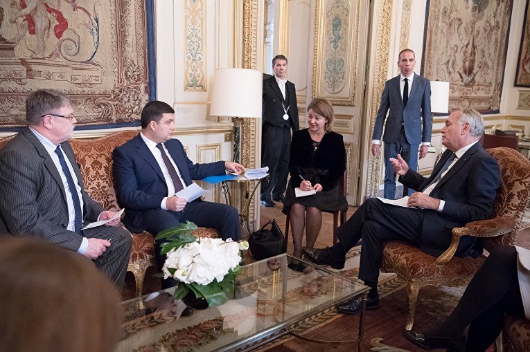 Владимир Гройсман на встрече с министром иностранных дел Франции Жан-Марком Эйро