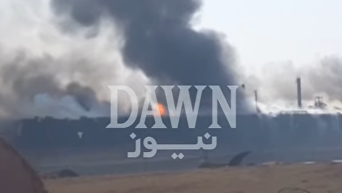 Серия взрывов на нефтяном танкере в Пакистане. Видео