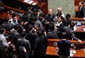 Потасовка в Законодательном совете в Гонконге