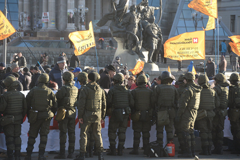 Протест вкладчиков лопнувшего банка Михайловский и правоохранители
