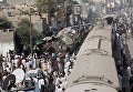 Поезд слетел с рельс в Карачи, Пакистан.