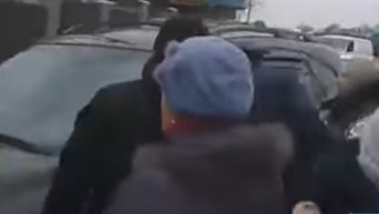 Жители села под Одессой перекрыли дорогу. Видео