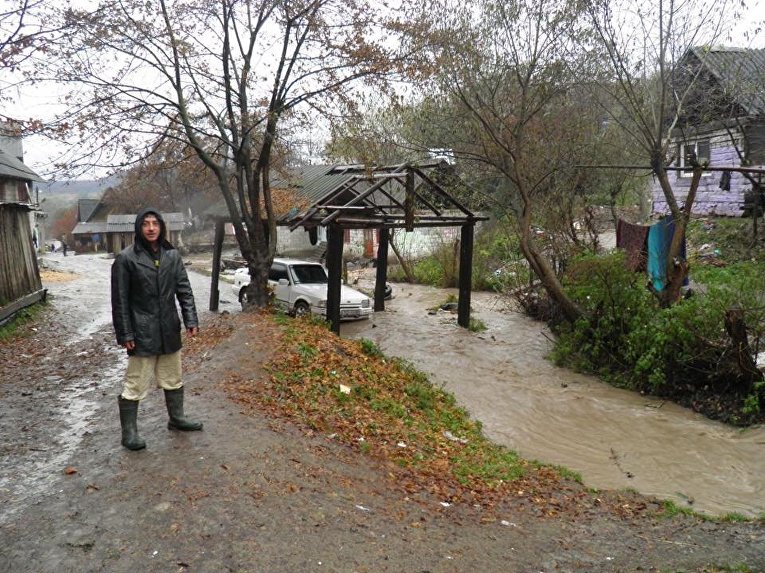Наводнение в селе Заричево Закарпатской области. Поселение ромов