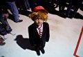 Шестилетний мальчик одет перед митингом Дональда Трампа в Пенсильвании