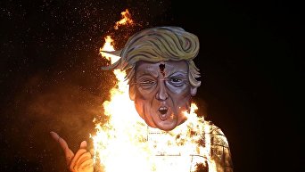 Чучело Дональда Трампа сжигают в Эденбридже