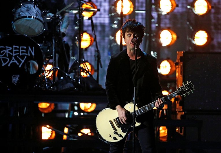 Вручение MTV Europe Music Awards. Выступление Green Day - победителя в номинации Глобальная икона