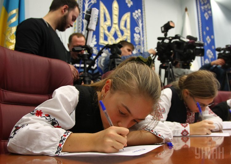XVІ радиодиктант национального единства по случаю Дня украинской письменности и языка в Киеве