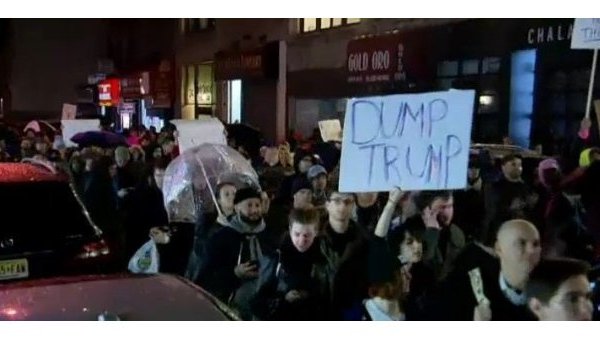 Акция протеста против Дональда Трампа в Нью-Йорке