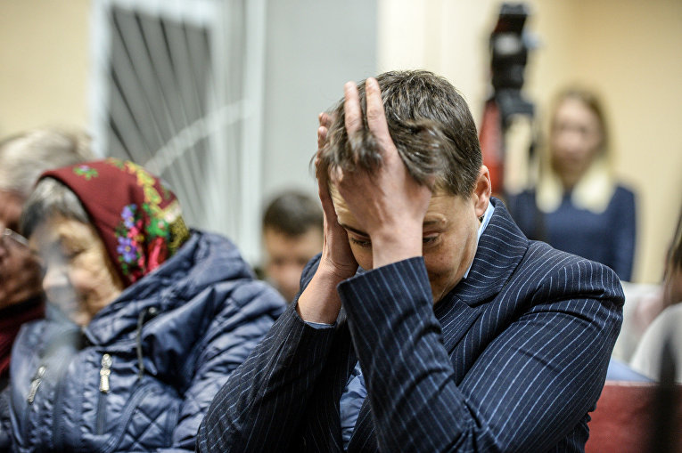 Надежда Савченко в Подольском райсуде Киева