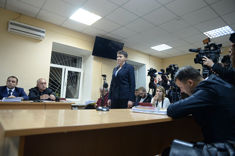 Надежда Савченко в Подольском райсуде Киева