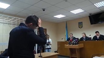 Надежда Савченко в суде по делу Игоря Плотницкого. Видео