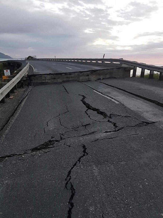Последствия землетрясения и прорыва дамбы в Новой Зеландии