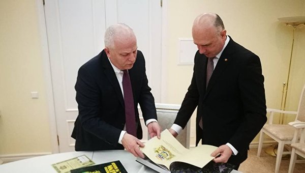 Степан Кубив с премьером Молдавии Павлом Филипом