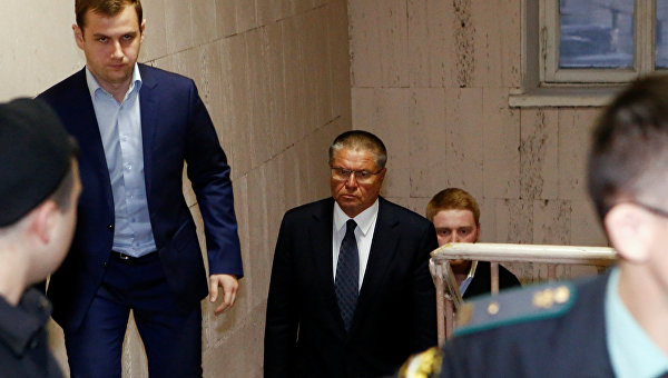 Глава Минэкономразвития РФ Алексей Улюкаев в Басманном суде Москвы.