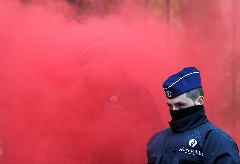 Разгон митинга военных в Брюсселе водометами и газом