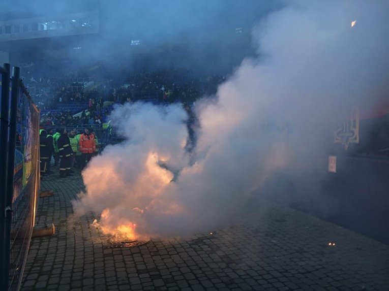 Сжигание сербского флага на стадионе в Харькове