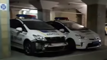 Сеть взорвало видео кладбища Toyota Prius, разбитых полицейскими