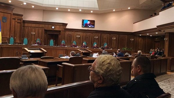 Рассмотрение дела о конституционности языкового закона Конституционным судом Украины